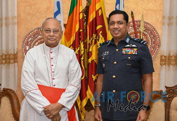 Commander calls on His Eminence Malcolm Cardinal Ranjith