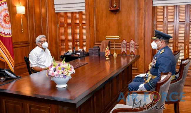 Commander makes a farewell call on His Excellency the President
