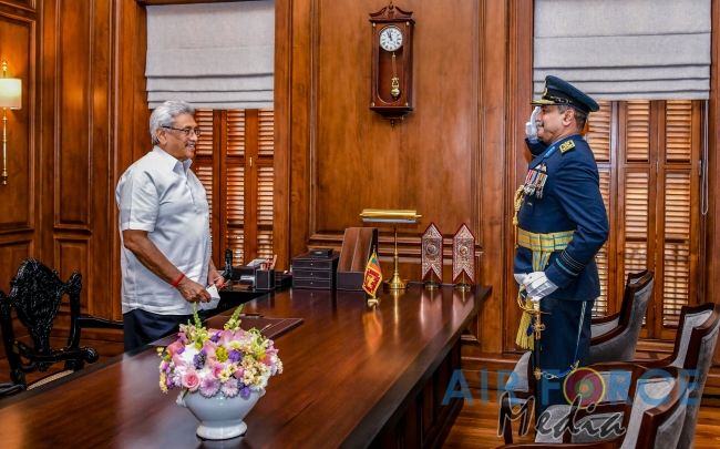 Commander makes a farewell call on His Excellency the President