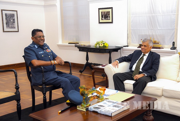 SLAF Commander calls on the Prime Minister