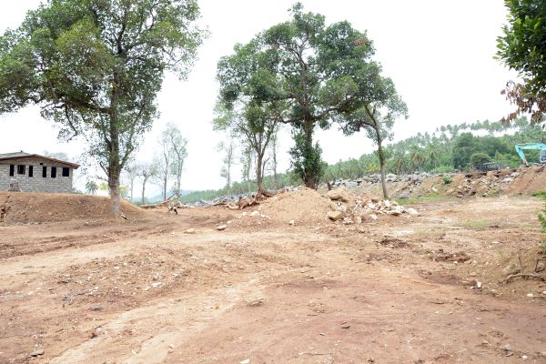 Commander Inspects the SLAF Digana Runway Constructions