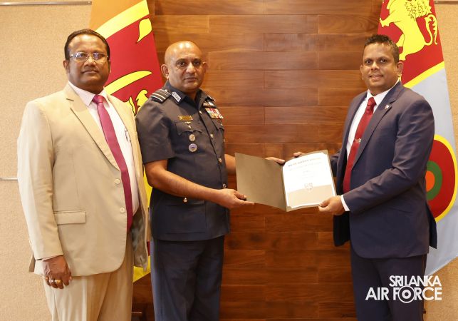 BELL TEXTRON HONOURS SLAF COMMANDER AND CHIEF OF STAFF FOR NOTABLE SAFETY RECORDS