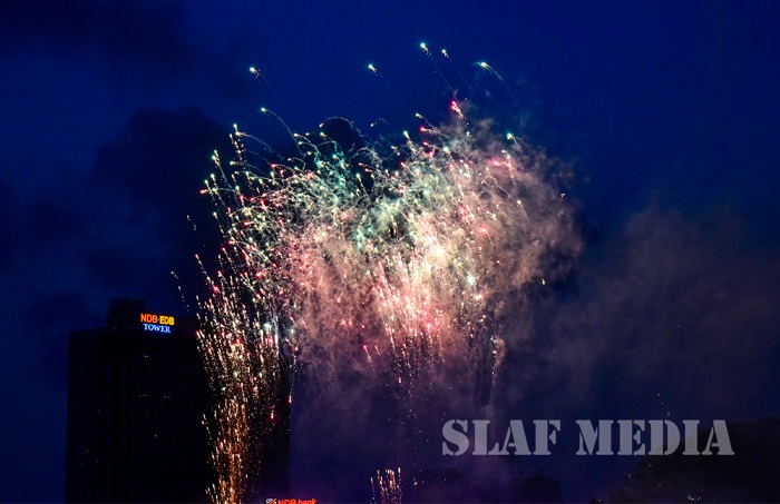 Commander of SLAF Illuminates the Gangaramaya Vesak Kalapaya