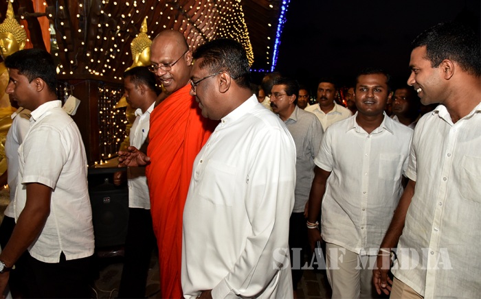 Commander of SLAF Illuminates the Gangaramaya Vesak Kalapaya