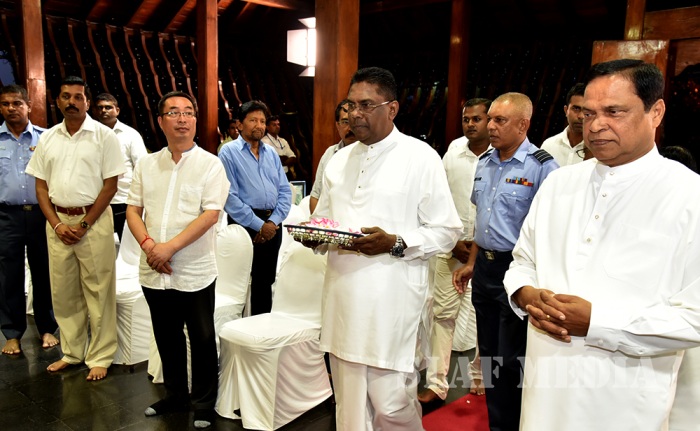 Commander of SLAF Illuminates the Gangaramaya Vesak Kalapaya