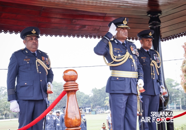 COMMANDER’S INSPECTION AT SLAF TRADE TRAINING SCHOOL EKALA