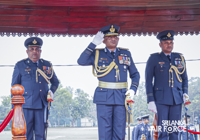 COMMANDER’S INSPECTION AT SLAF TRADE TRAINING SCHOOL EKALA