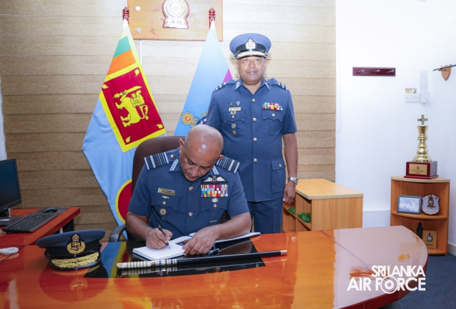 COMMANDER’S INSPECTION AT SLAF TRADE TRAINING SCHOOL EKALA
