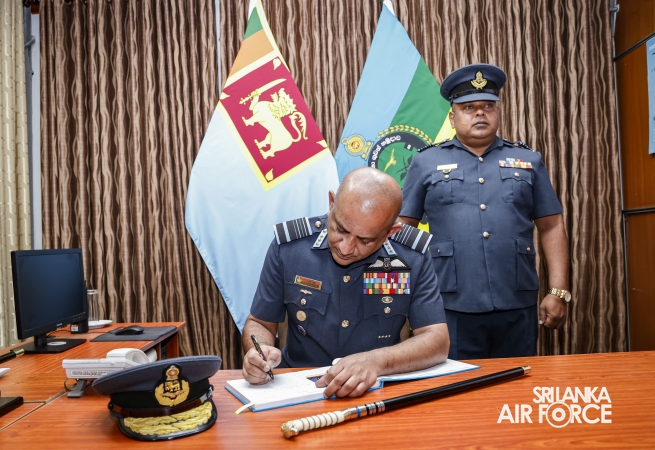 COMMANDER’S INSPECTION AT SLAF TRADE TRAINING SCHOOL EKALA
