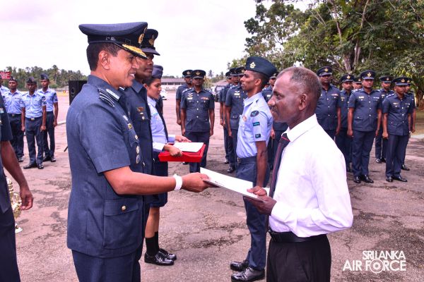 COMMANDER'S INSPECTION OF SLAF STATION KATUKURUNDA