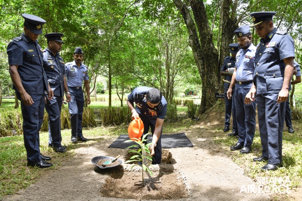 COMMANDER’S INSPECTION AT SLAF STATION MIRIGAMA