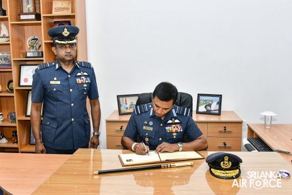 COMMANDER’S INSPECTION AT SLAF TRADE TRAINING SCHOOL EKALA