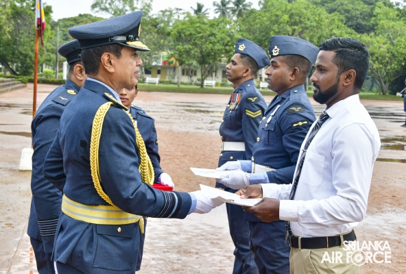 COMMANDER’S INSPECTION AT SLAF TRADE TRAINING SCHOOL EKALA