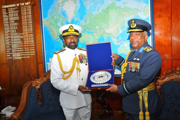 Air Force
Commander visits Navy Commander