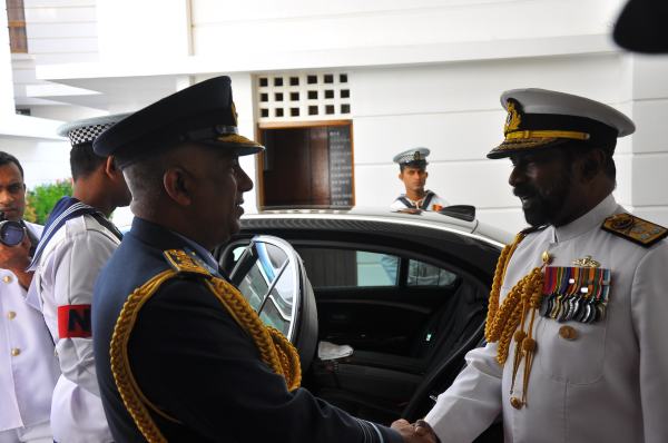 Air Force
Commander visits Navy Commander