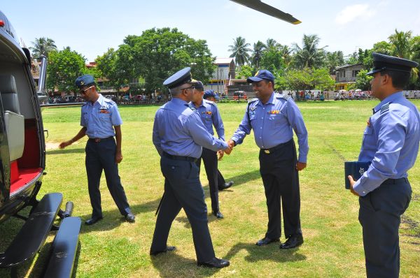 Commander Visits Aluthgama
