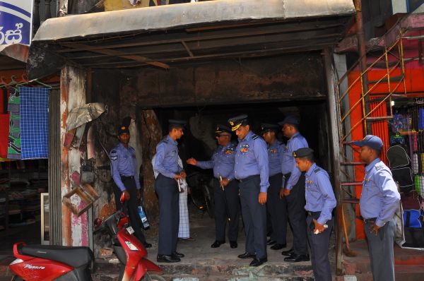 Commander Visits Aluthgama
