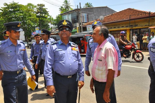 Commander Visits Aluthgama