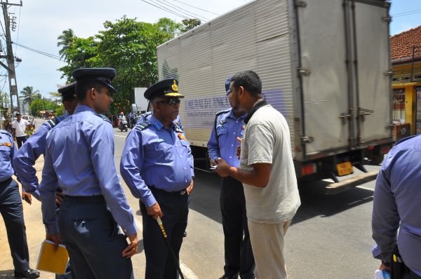 Commander Visits Aluthgama