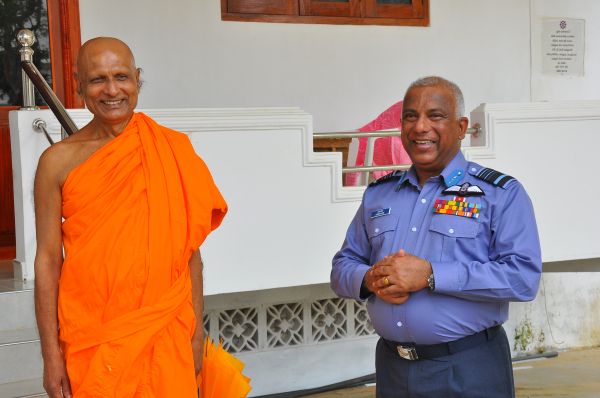 Commander Visits Aluthgama