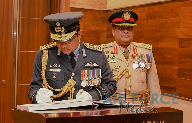 COMMANDER CALLS ON THE ACTING CDS AND COMMANDER OF THE ARMY