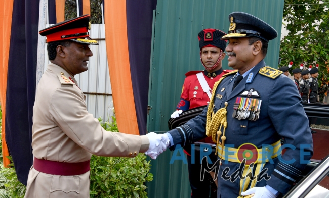 Air Force Commander Calls on the Commander of the Army
