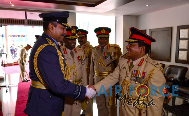 Air Force Commander Calls on the Commander of the Army