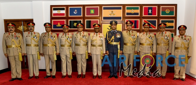 Air Force Commander Calls on the Commander of the Army