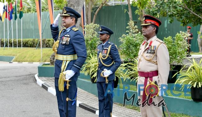 Air Force Commander Calls on the Commander of the Army