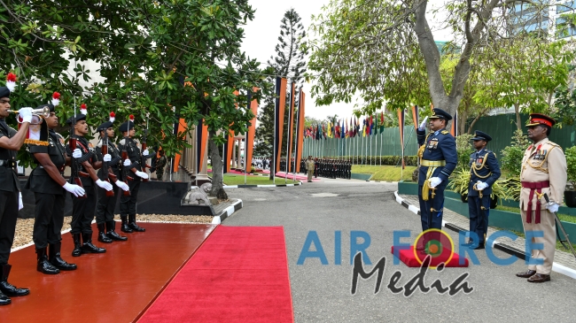 Air Force Commander Calls on the Commander of the Army