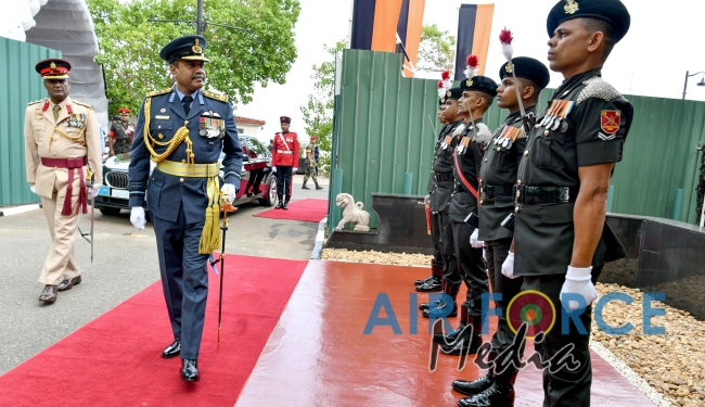 Air Force Commander Calls on the Commander of the Army