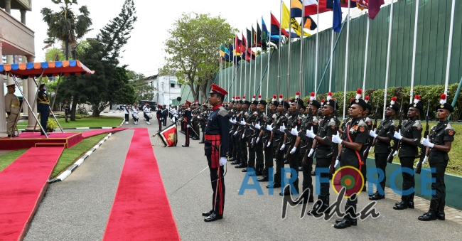 Air Force Commander Calls on the Commander of the Army