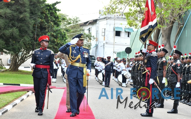 Air Force Commander Calls on the Commander of the Army