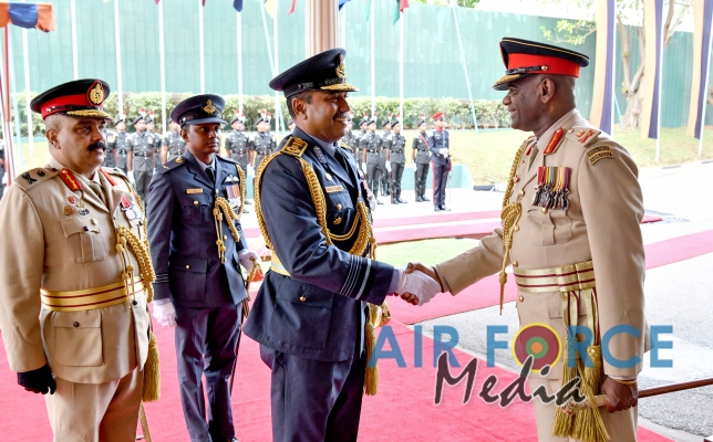 Air Force Commander Calls on the Commander of the Army