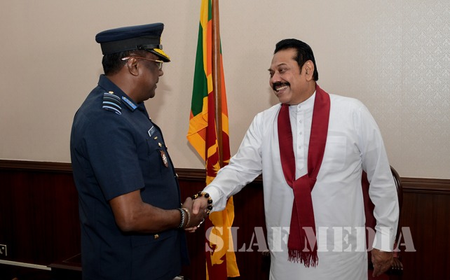 SLAF Commander calls on the Prime Minister