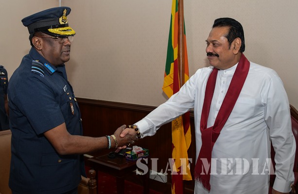 SLAF Commander calls on the Prime Minister