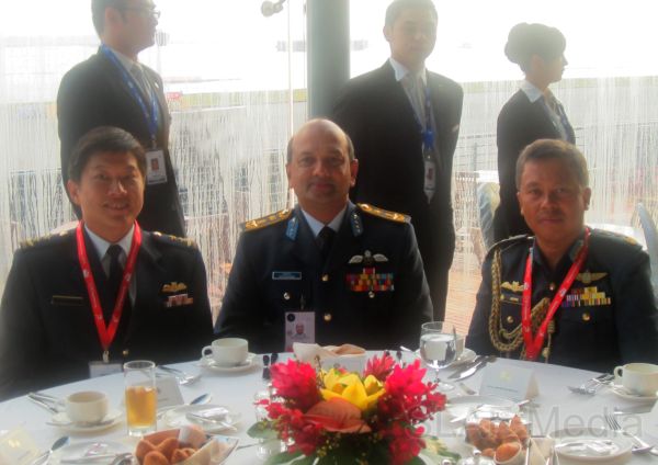Commander Visits ‘Singapore Airshow – 2012’