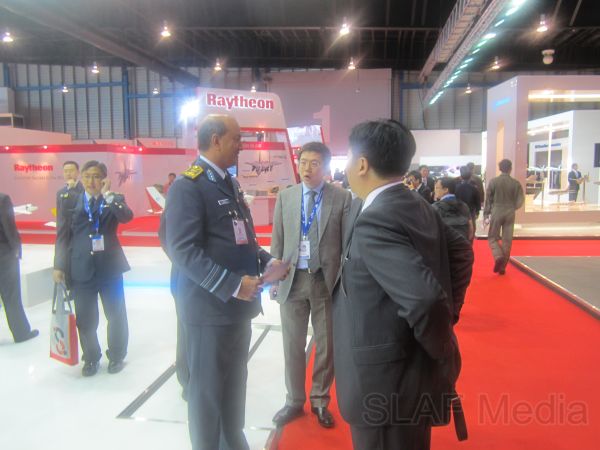Commander Visits ‘Singapore Airshow – 2012’