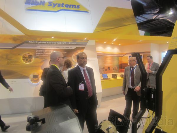 Commander Visits ‘Singapore Airshow – 2012’