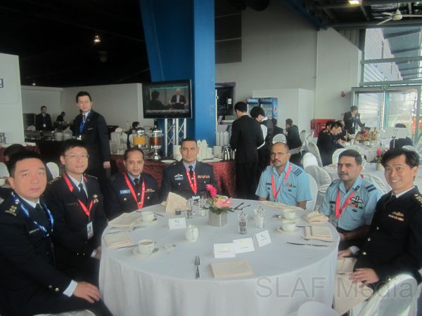 Commander Visits ‘Singapore Airshow – 2012’