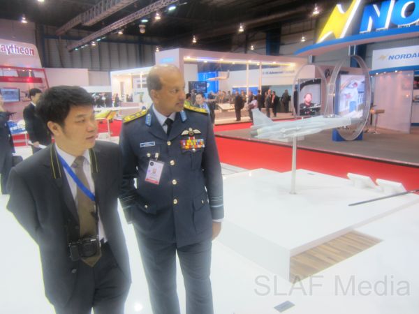Commander Visits ‘Singapore Airshow – 2012’