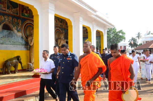 Commander Visits Sri Maha Bodhi