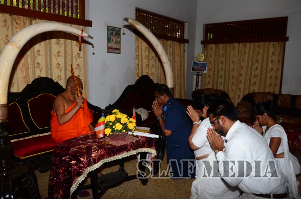 Commander Visits Sri Maha Bodhi