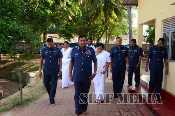 Commander Visits Sri Maha Bodhi