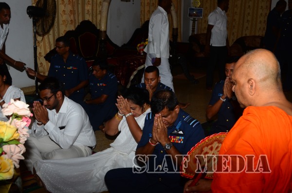 Commander Visits Sri Maha Bodhi