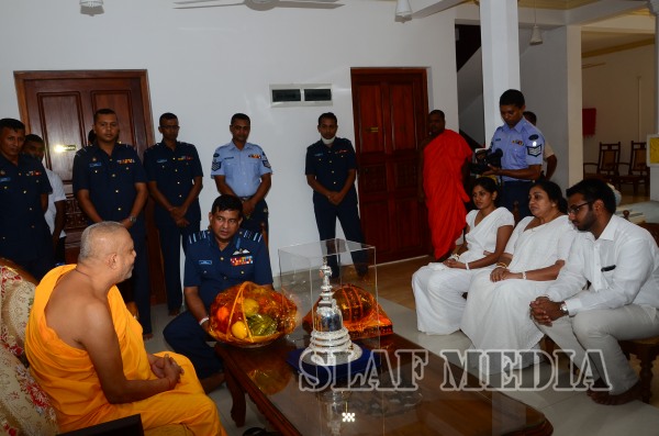 Commander Visits Sri Maha Bodhi