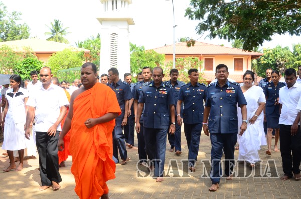 Commander Visits Sri Maha Bodhi