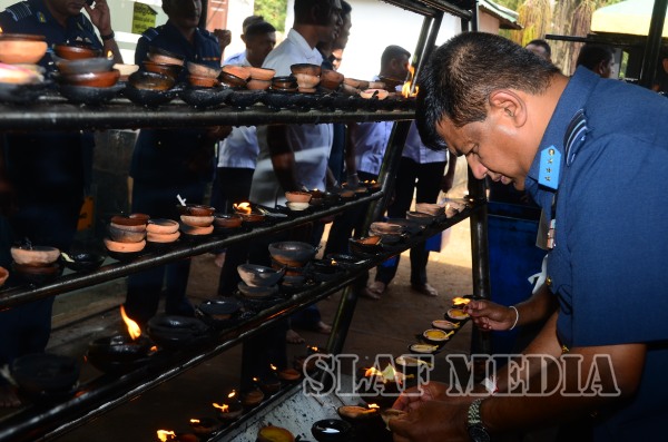 Commander Visits Sri Maha Bodhi