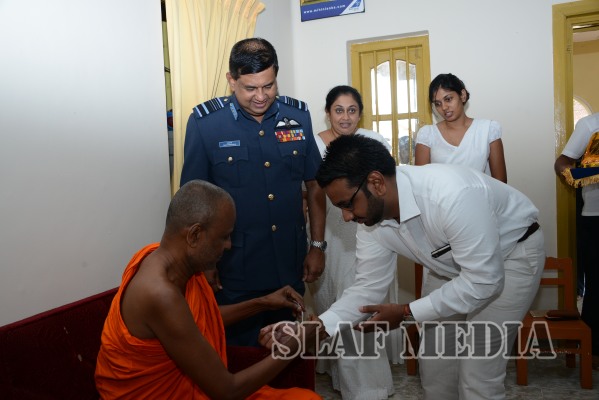 Commander Visits Sri Maha Bodhi
