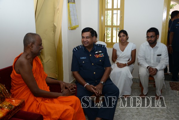 Commander Visits Sri Maha Bodhi